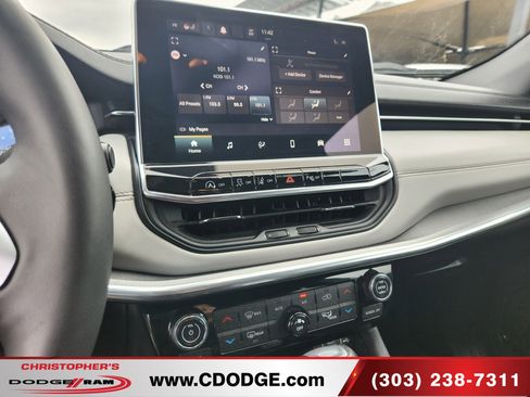 Used 2023 Jeep Compass Limited image 14