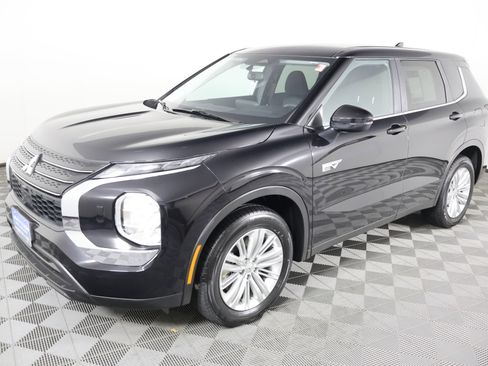 Used 2025 Mitsubishi Outlander ES image 10