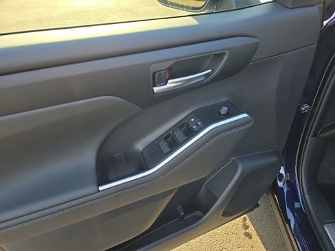 New 2026 Toyota Highlander XSE image 13