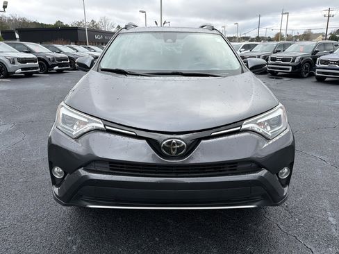 Used 2018 Toyota RAV4 Limited image 2