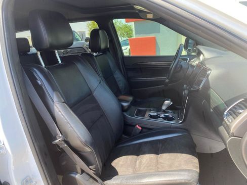 Used 2019 Jeep Grand Cherokee Altitude RWD image 9