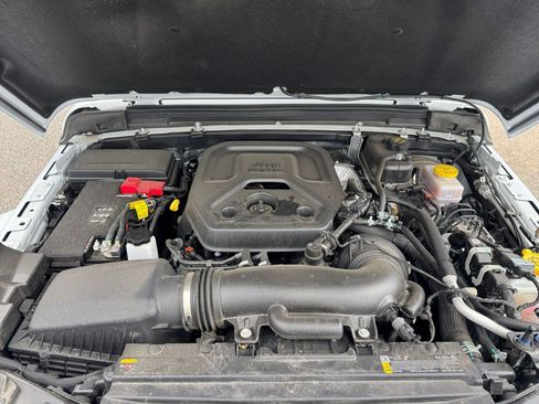 Used 2025 Jeep Wrangler Sahara image 31