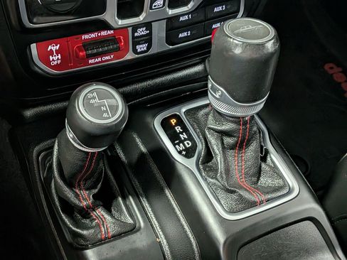 Used 2020 Jeep Gladiator Rubicon AWD/4WD image 29