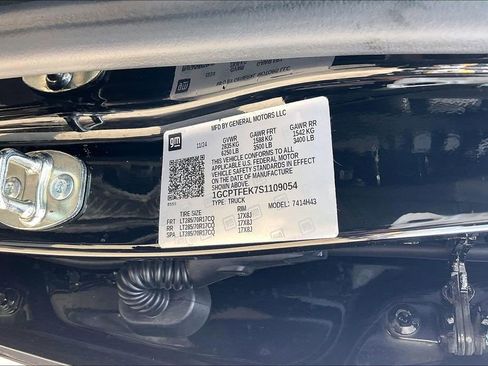 Used 2025 Chevrolet Colorado ZR2 w/ Midnight Edition AWD/4WD image 16