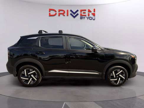 New 2026 Nissan Kicks SV w/ Charging Package FWD image 6