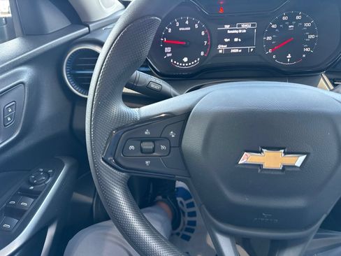 Used 2024 Chevrolet Trax LS w/ LS Convenience Package FWD image 25