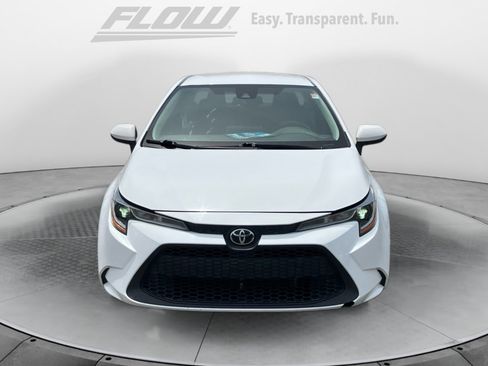 Used 2020 Toyota Corolla LE FWD image 3