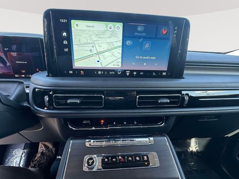 Used 2025 Lincoln Aviator Reserve w/ Equipment Group 201A image 9