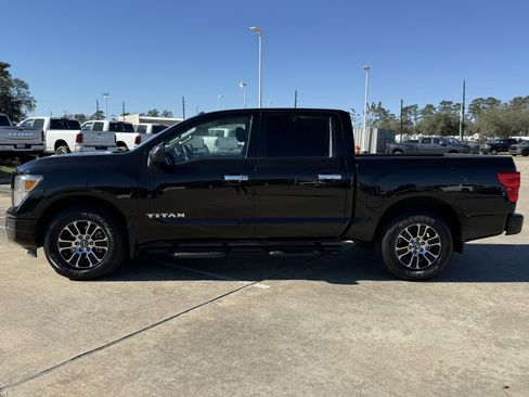 Used 2021 Nissan Titan SV w/ SV Convenience Package image 8
