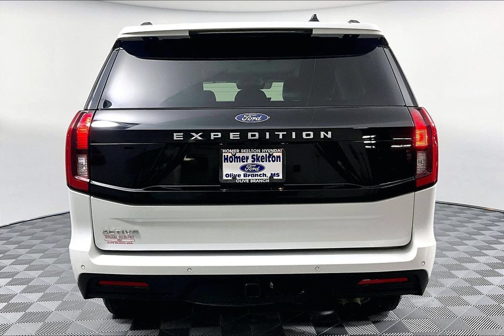 Used 2025 Ford Expedition Active AWD/4WD image 4