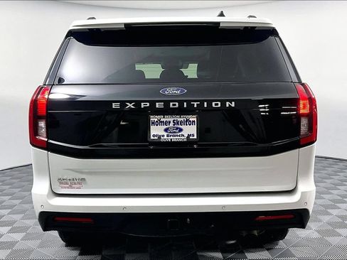 Used 2025 Ford Expedition Active AWD/4WD image 4