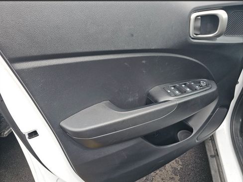 Used 2025 Hyundai Venue SEL FWD image 5