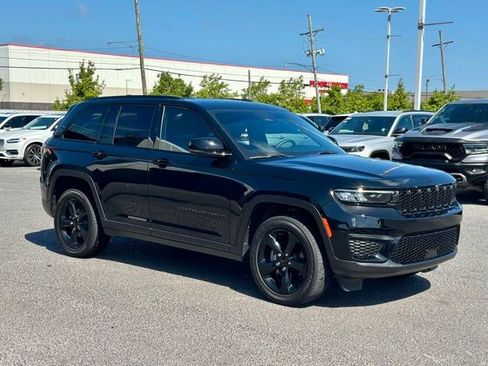 Certified 2023 Jeep Grand Cherokee Altitude RWD image 1