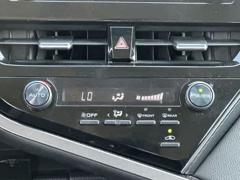 Used 2021 Toyota Camry SE FWD image 13