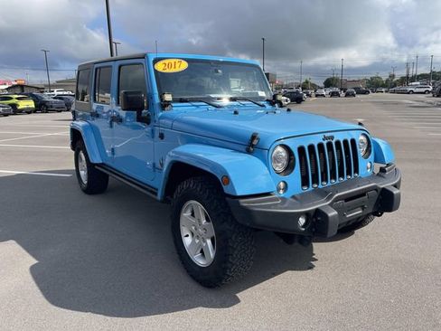 Used 2017 Jeep Wrangler Unlimited Sahara AWD/4WD image 7