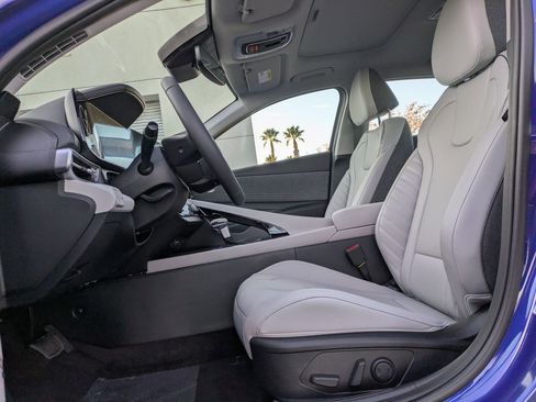 New 2025 Hyundai Elantra Limited image 15