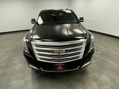 Used 2017 Cadillac Escalade Platinum AWD/4WD image 9