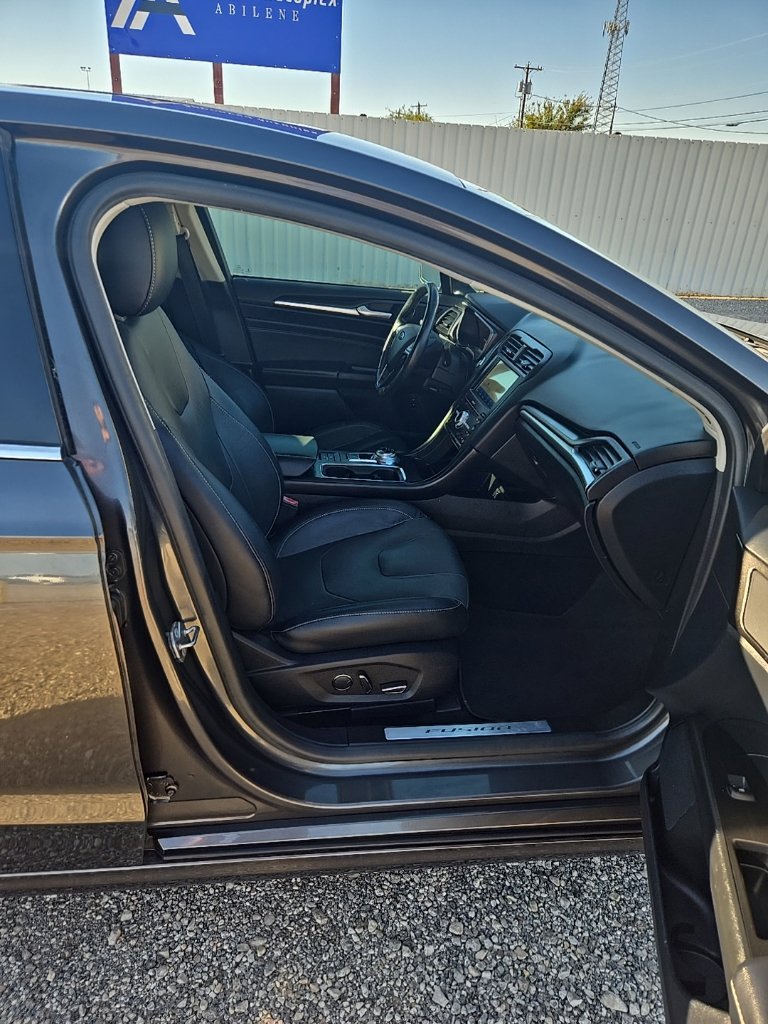 Used 2019 Ford Fusion Titanium FWD image 19