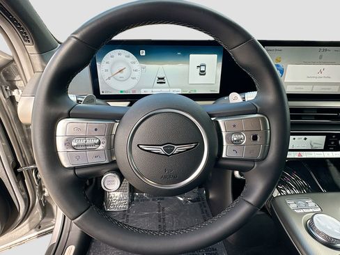 Used 2025 Genesis GV60 RWD image 11