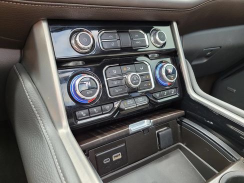 Used 2023 GMC Yukon XL Denali AWD/4WD image 29