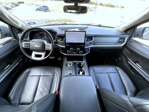 Used 2024 Ford Expedition Max XLT image 12