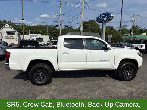 Used 2020 Toyota Tacoma SR5 AWD/4WD image 8