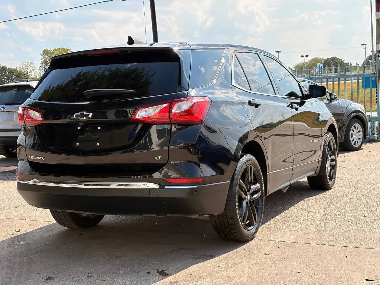 Used 2020 Chevrolet Equinox LT w/ Midnight Edition FWD image 3