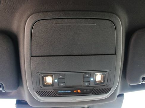 Used 2020 Ford Explorer XLT w/ Equipment Group 202A AWD/4WD image 19