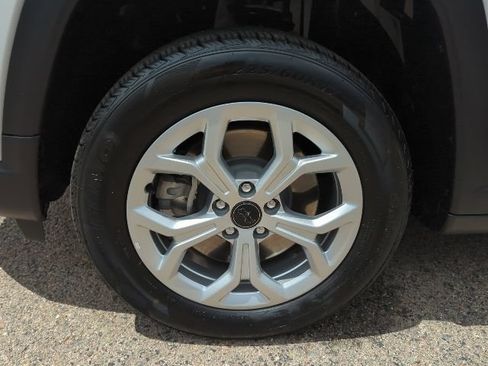 Certified 2025 Jeep Compass Latitude w/ Sun & Sound Group AWD/4WD image 28