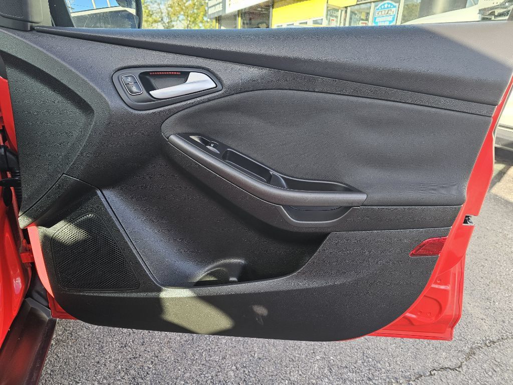 Used 2016 Ford Focus SE w/ Equipment Group 201A FWD image 49
