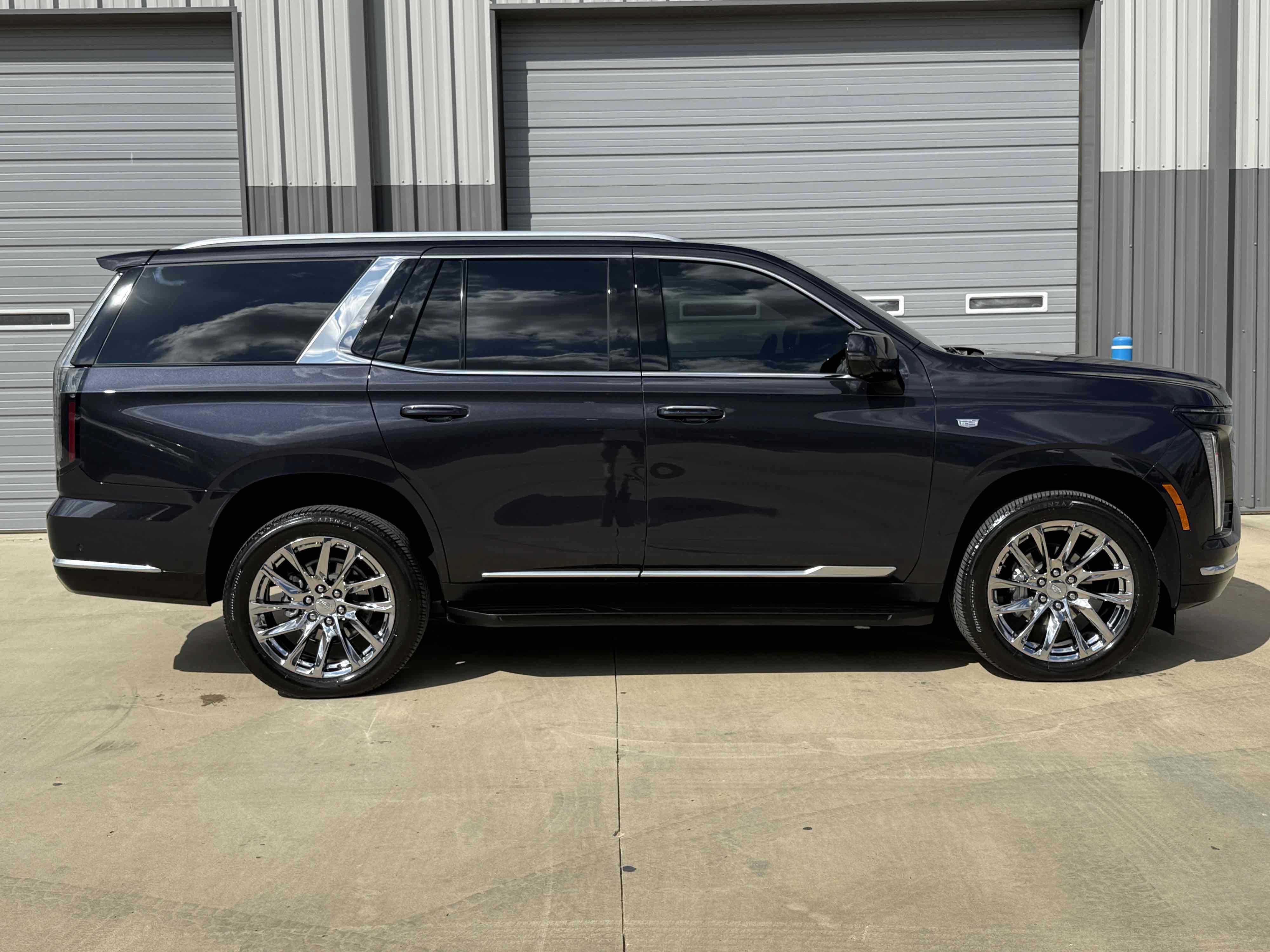 Used 2025 Cadillac Escalade Premium Luxury AWD/4WD image 28