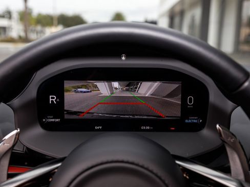 Used 2025 McLaren Artura Spider image 40