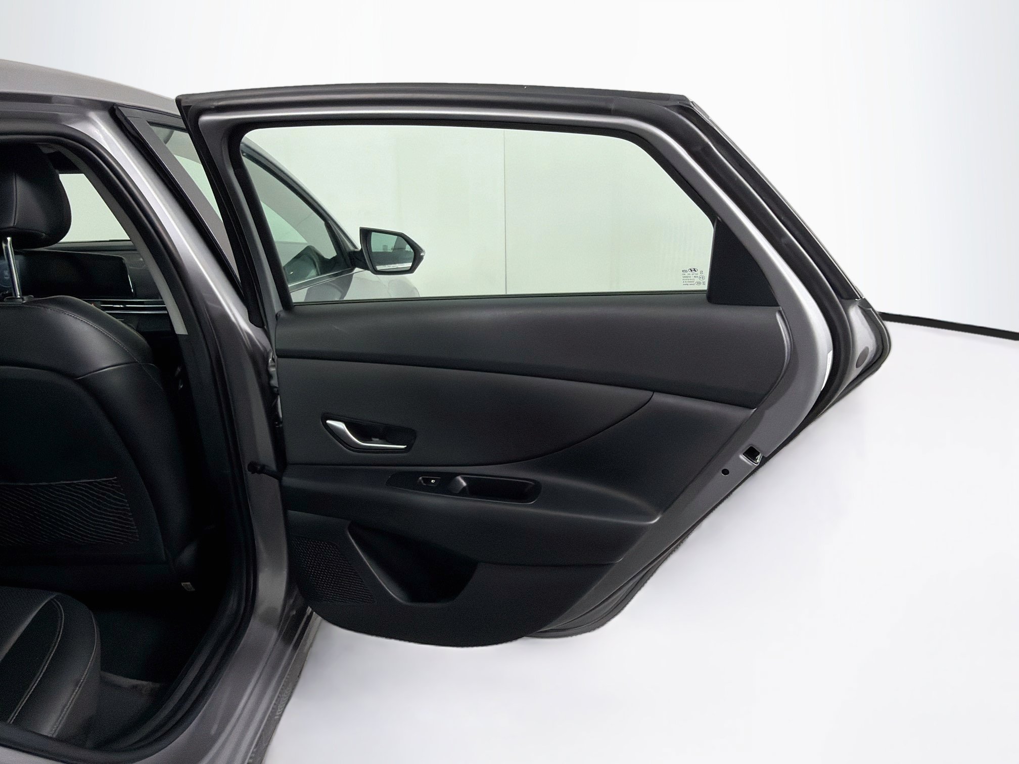 Used 2025 Hyundai Elantra Limited FWD image 30