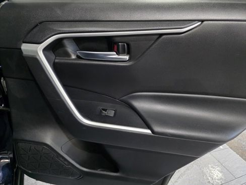 Used 2022 Toyota RAV4 XLE Premium image 12