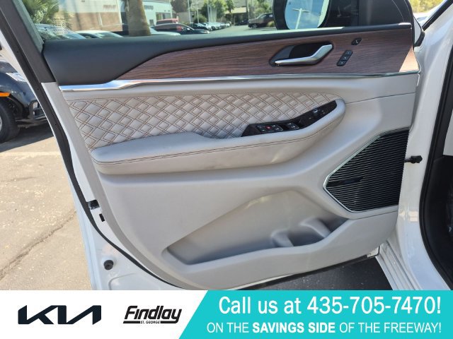 Used 2023 Jeep Grand Cherokee L Summit w/ Advanced Protech Group IV AWD/4WD image 13