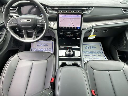 New 2025 Jeep Grand Cherokee Limited w/ Black Appearance Package image 13