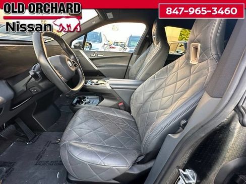 Used 2022 BMW iX xDrive50 w/ Premium Package AWD/4WD image 15