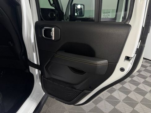 Used 2025 Jeep Wrangler Unlimited Sahara AWD/4WD image 32