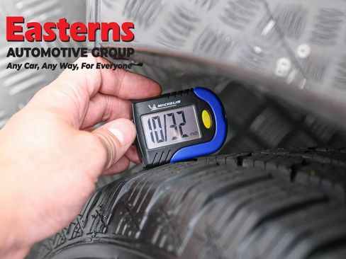 Used 2023 Chrysler Pacifica Touring-L FWD image 31