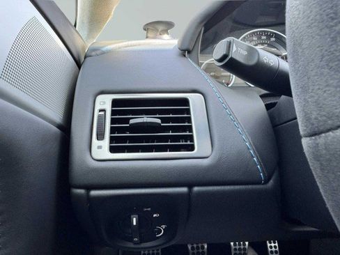 Used 2011 Aston Martin V12 Vantage Coupe image 29