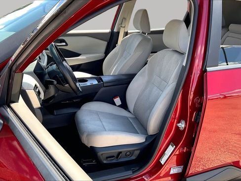 Used 2025 Nissan Rogue SV FWD image 8