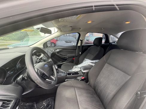 Used 2018 Ford Focus SE FWD image 14
