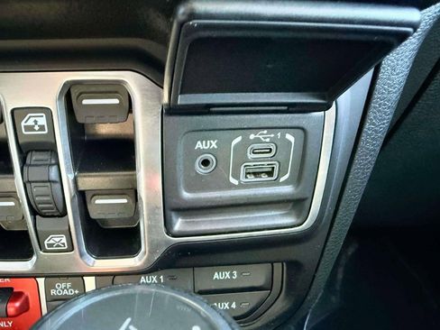 Used 2025 Jeep Wrangler Unlimited Sport AWD/4WD image 24