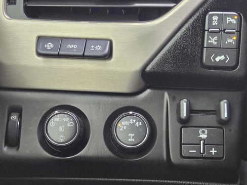 Used 2019 GMC Yukon Denali w/ Denali Ultimate Package AWD/4WD image 18