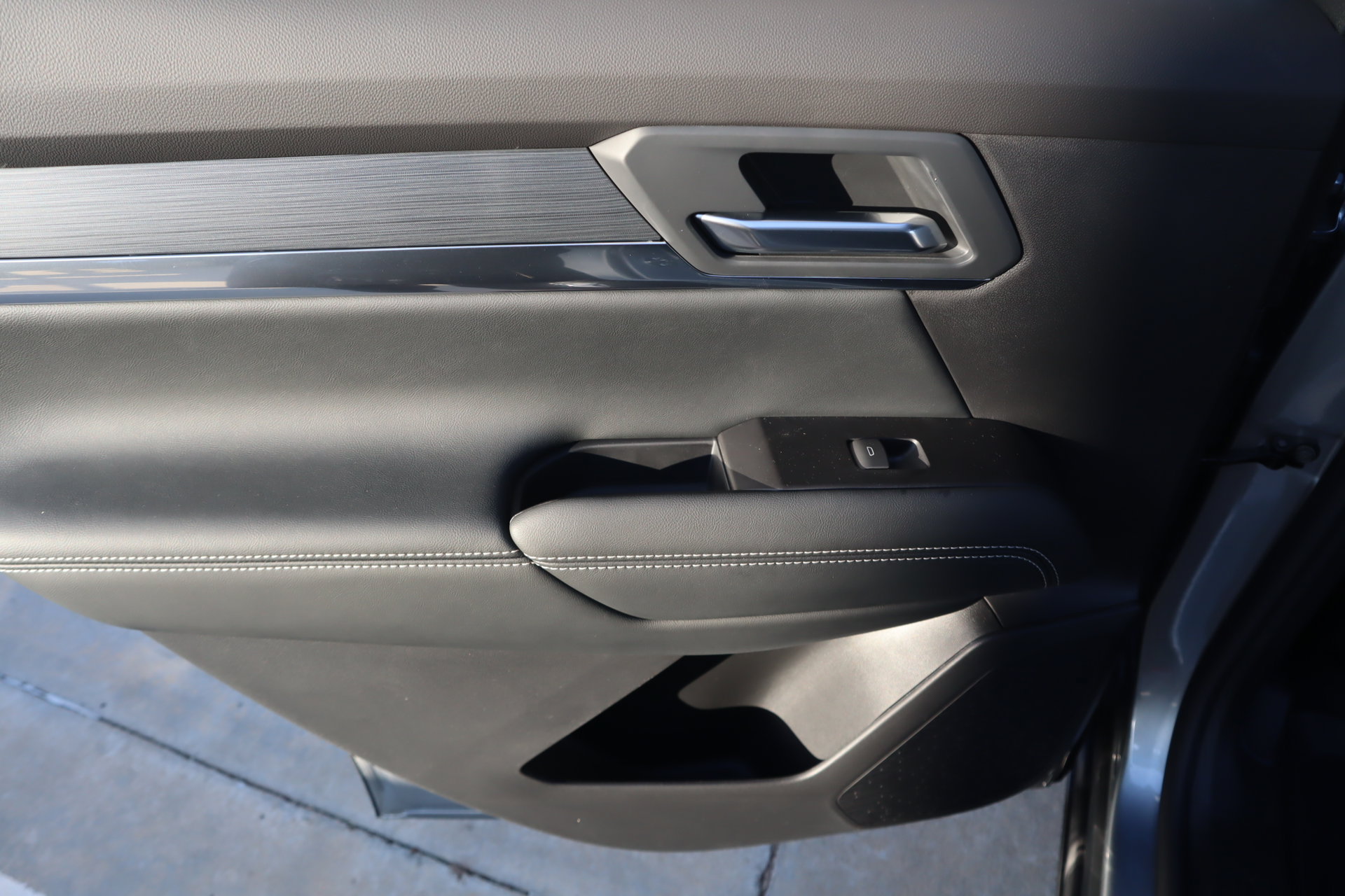 New 2027 GMC Terrain Elevation w/ Elevation Premium Package FWD image 18