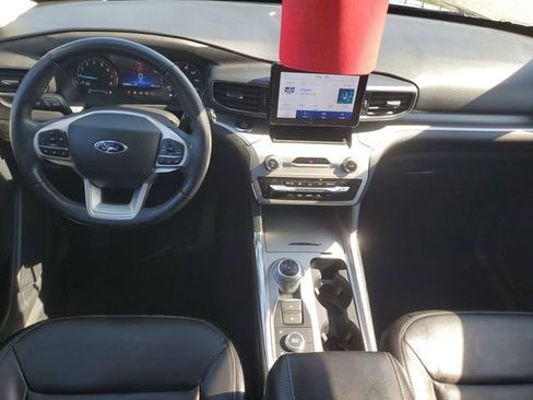 Used 2021 Ford Explorer XLT w/ Equipment Group 202A AWD/4WD image 10