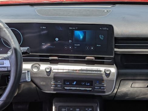 Used 2025 Hyundai Kona Limited FWD image 18