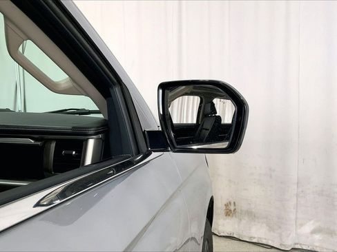 Used 2024 Ford Expedition XLT image 11