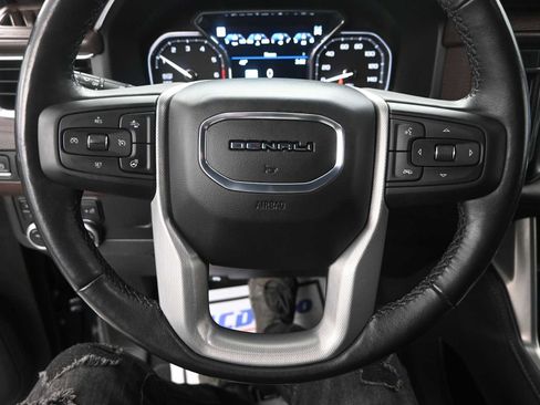 Used 2021 GMC Yukon Denali w/ Advanced Technology Package image 11