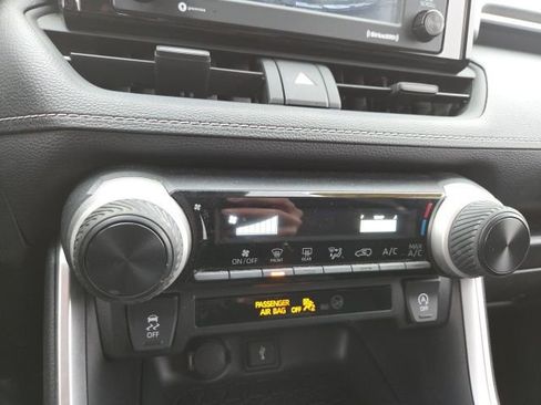 Used 2022 Toyota RAV4 LE image 16
